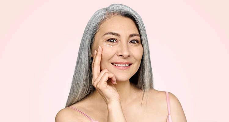 Rekomendasi Skincare Usia 50-an 